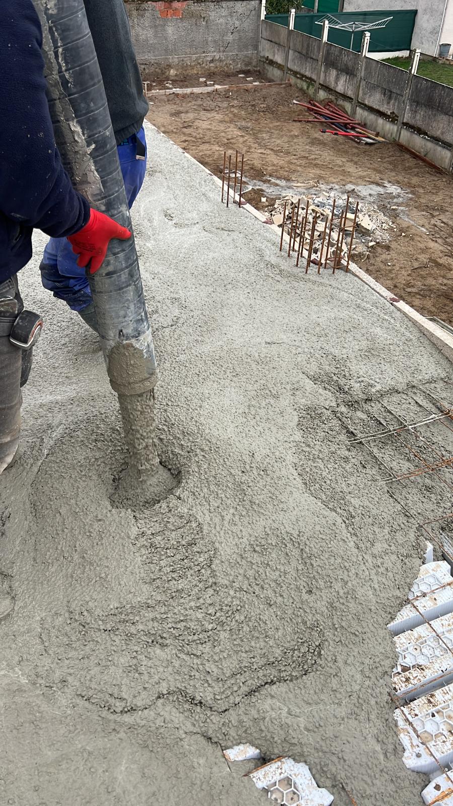 Coulage béton sur dalle avec pompe