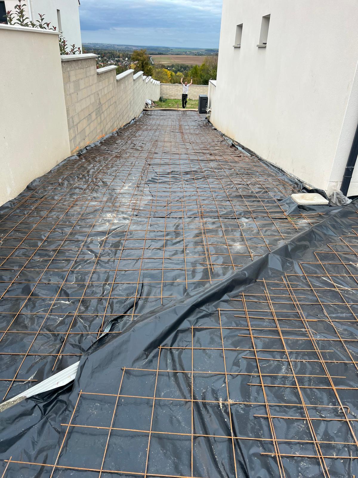 Ferraillage allée entre deux maisons